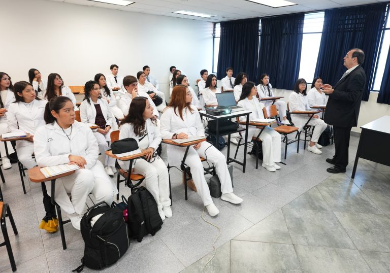 15 mil nuevos alumnos se incorporaron en este ciclo escolar a la UMSNH