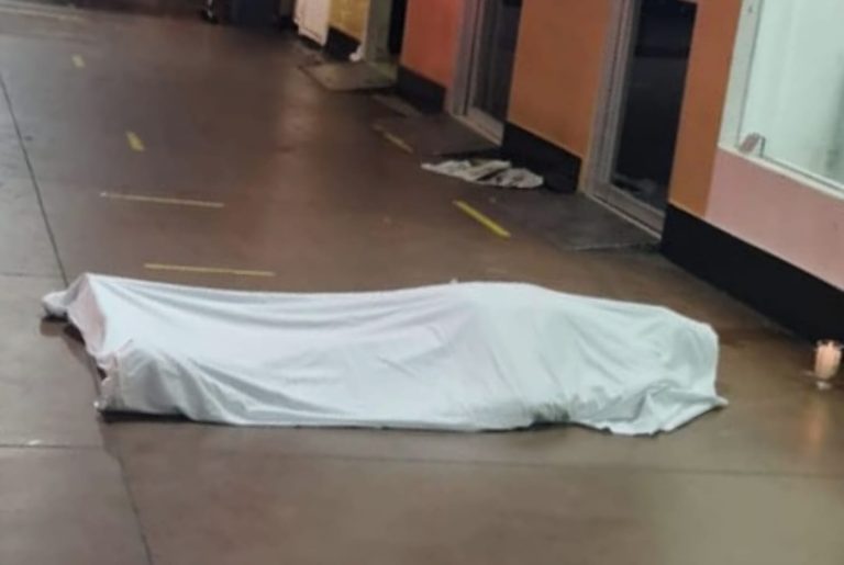 Hombre fallece al interior de la Central Camionera de Uruapan 