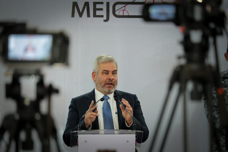 Minimiza gobernador recompensas por capos