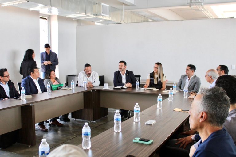 Fortalece ayuntamiento vínculos con el sector de servicios 