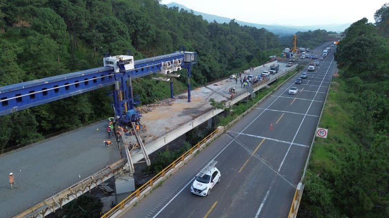 Supervisa Bedolla ampliación de la autopista Siglo XXI tramo Zirahuén-Uruapan