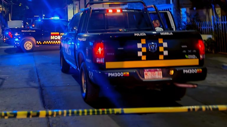 Desde un auto disparan y hieren a un hombre en Morelia