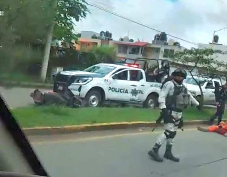 Patrulla municipal atropella a motociclista cerca del Cereso de Uruapan