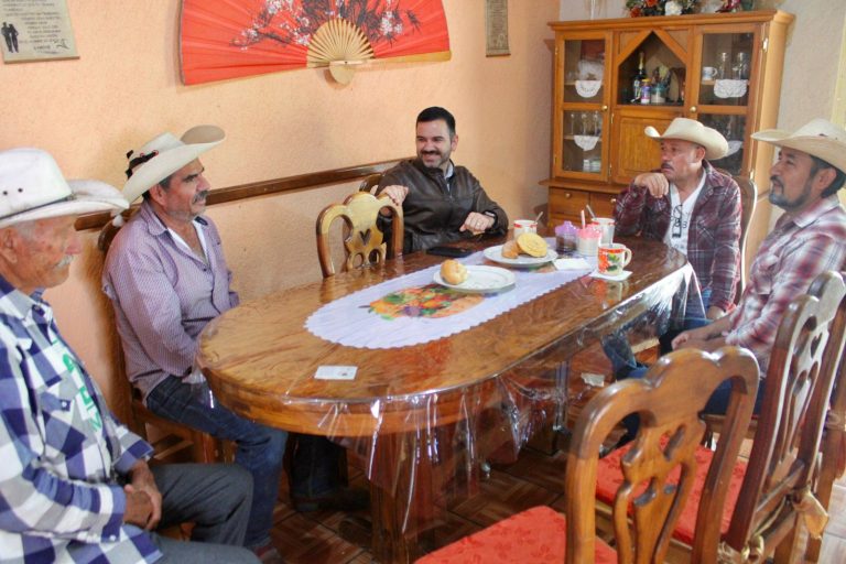 Yankel Benítez consolida diálogo con autoridades de Chiquimitío