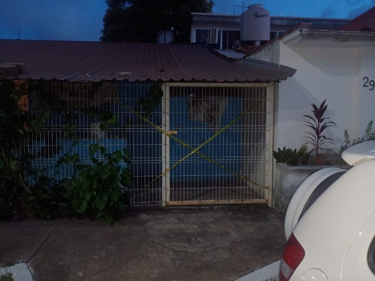 Hallan a septuagenario muerto y putrefacto dentro de su vivienda, en Lázaro Cárdenas
