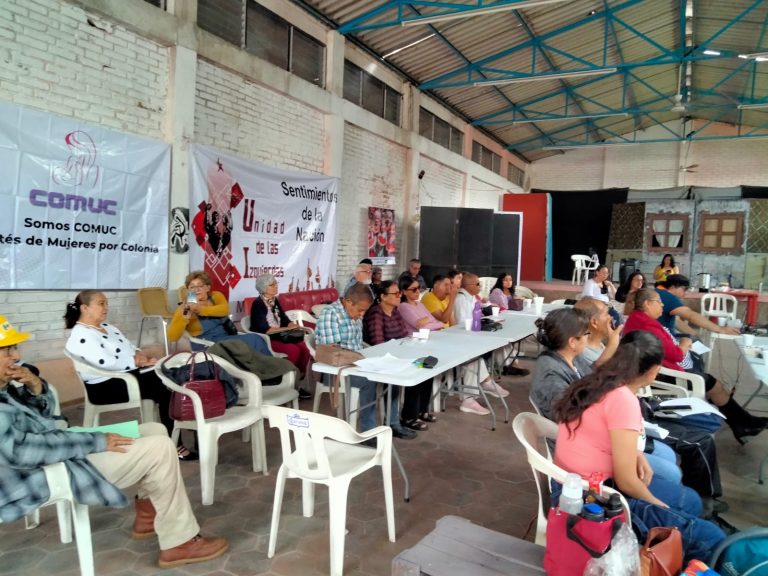 Debaten mujeres sobre la feminización de la pobreza y la desigualdad en el empleo