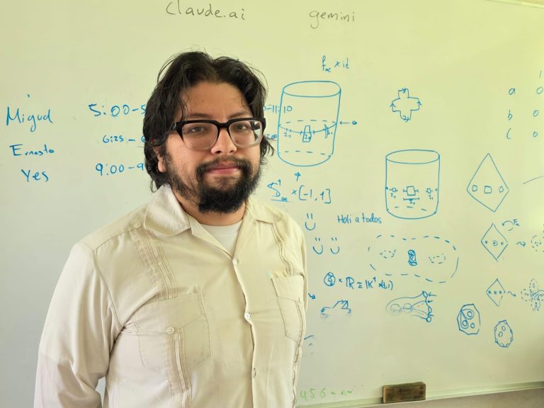 Busca investigador posdoctoral de la UNAM Morelia inspirar a jóvenes para dedicarse a las matemáticas
