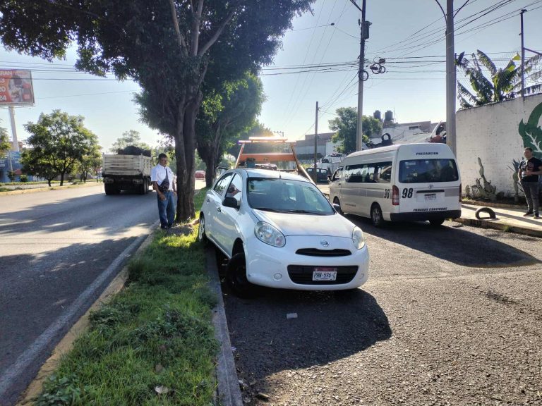 Se accidenta automovilista frente a la Macroplaza Estadio de Morelia