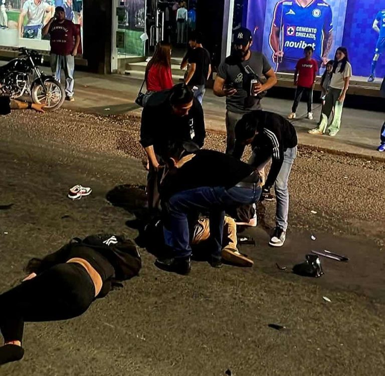 Motociclista fallece en hospital, tras ser embestido por una camioneta, en Uruapan