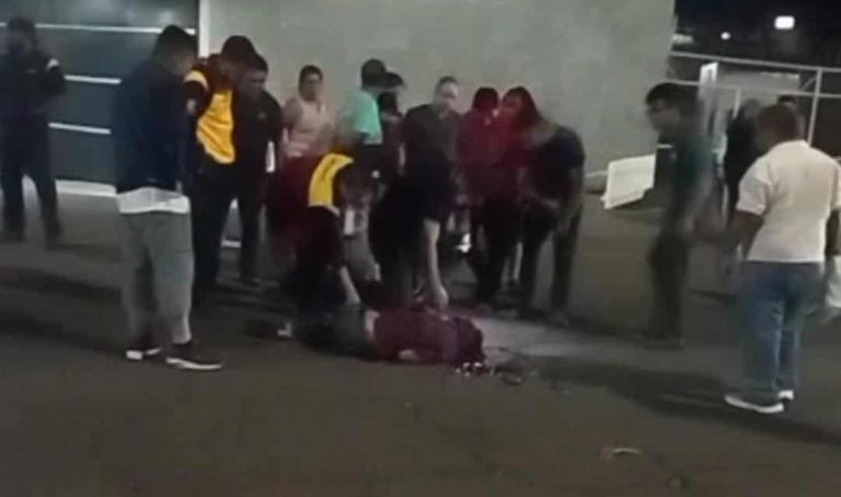 Motociclista muere al ser impactado por vehículo que se dio a la fuga, en Libramiento de Uruapan