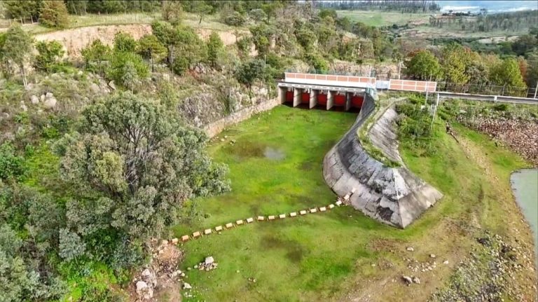 Retrasan desfogue de presa de Cointzio