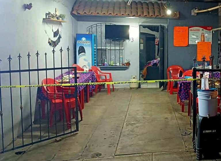 Persiguen y matan a un hombre en un puesto de tacos de Zamora