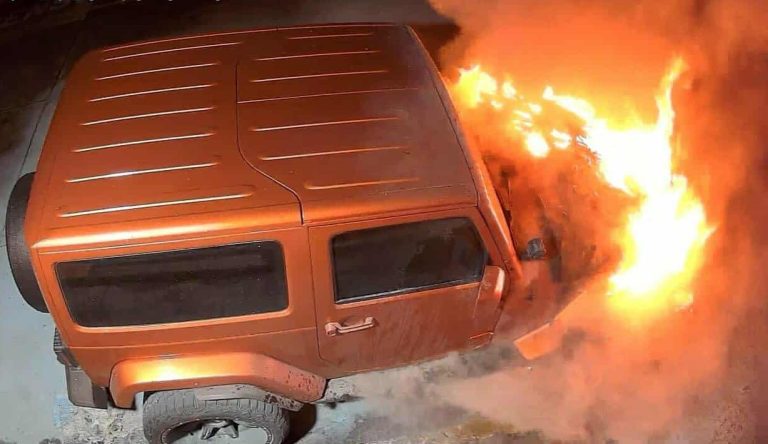 Sujeto quema una Jeep propiedad de una panificadora, en Morelia