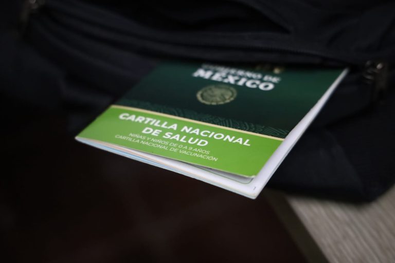 Exhortan a padres de familia a completar esquemas de vacunación de sus niños y niñas