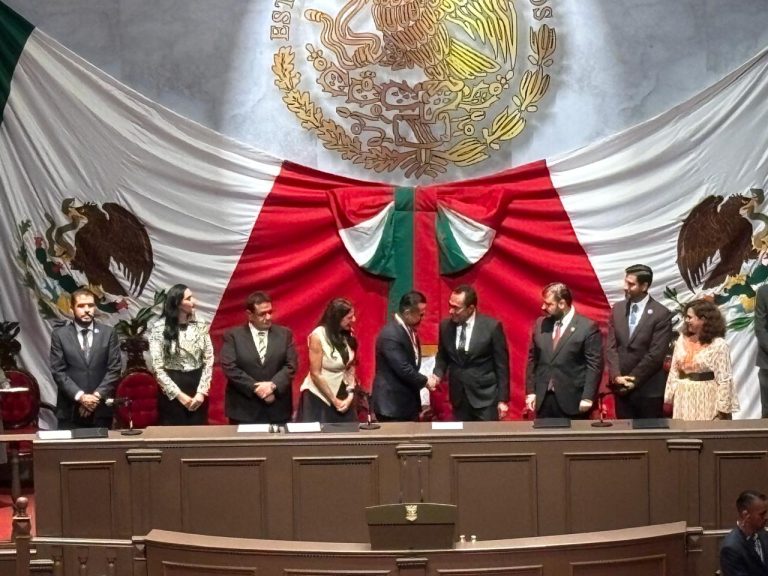 Instituciones débiles, premio para la ilegalidad: Adrián López Solís