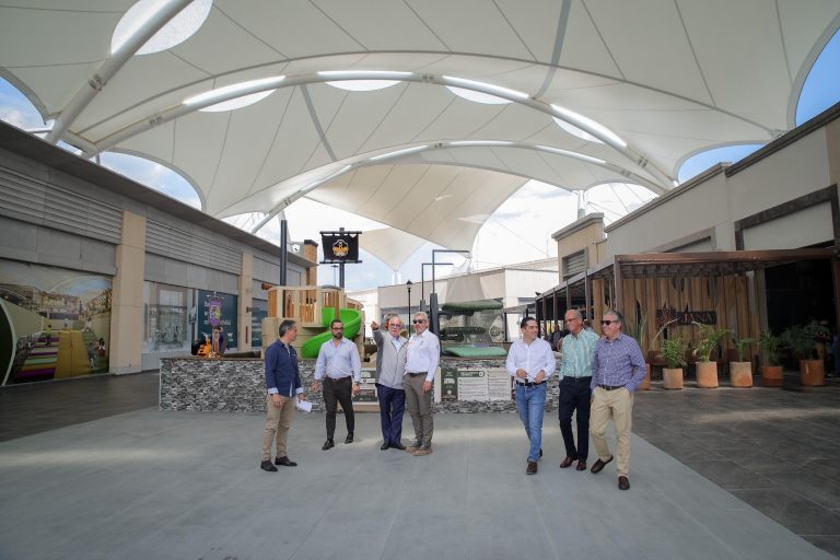 Plaza Altozano se renueva con más de 25 tiendas