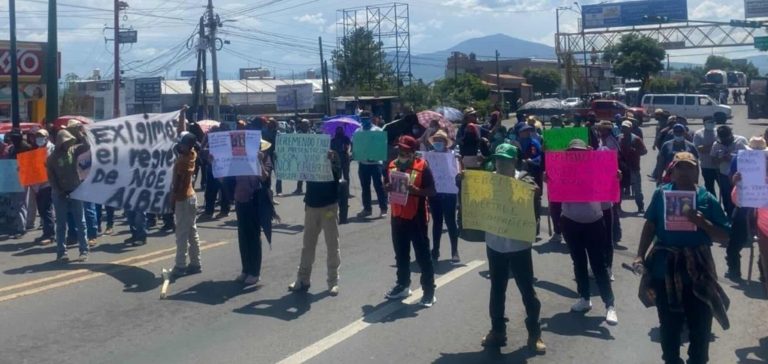 Habitantes de Teremendo de los Reyes bloquean la entrada al Distribuidor Vial de la Salida a Quiroga