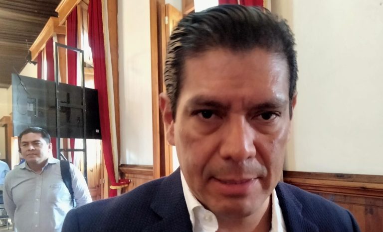 Ser mujer no exime de rendir cuentas, afirma Ernesto Núñez al defender su iniciativa sobre falsa paternidad