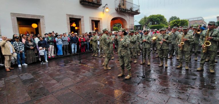 Banda de Música de la XII Región Militar sorprende con Flashmob en la Cerrada de San Agustín, en Morelia
