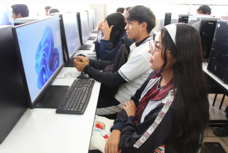 Abre CECYTEM impartición de carrera de inteligencia artificial en Plantel Capula, sumado al de Uruapan