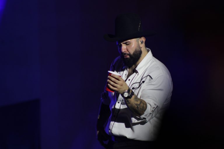 El cantante sonorense Carín León se presentó en el estadio Morelos