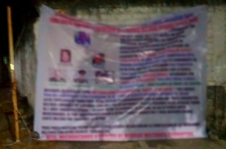 Localizan tres narcomantas en distintos puntos de Apatzingán