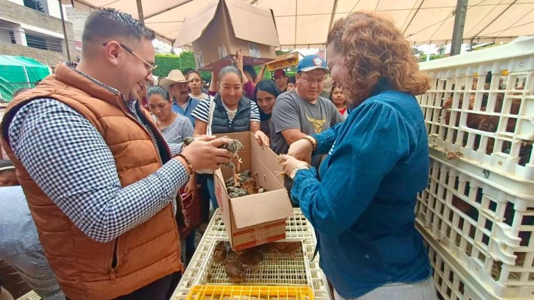 Comunidades y autogobiernos reciben apoyo del programa Agrosano