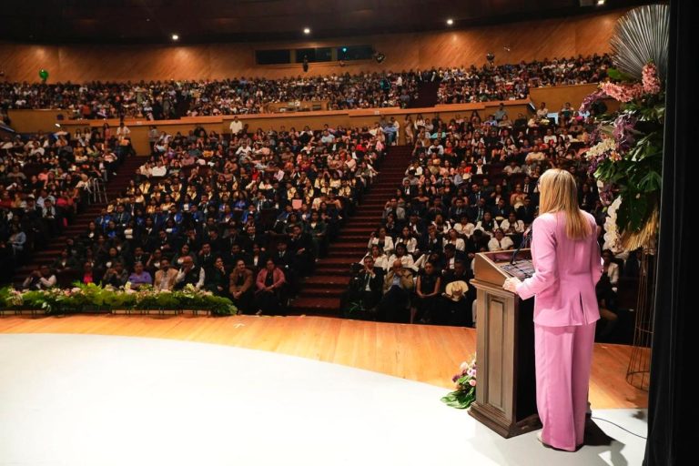 Entrega de cartas de pasante a egresados la generación 2020-2025 de la Licenciatura como Médico Veterinario Zootecnista