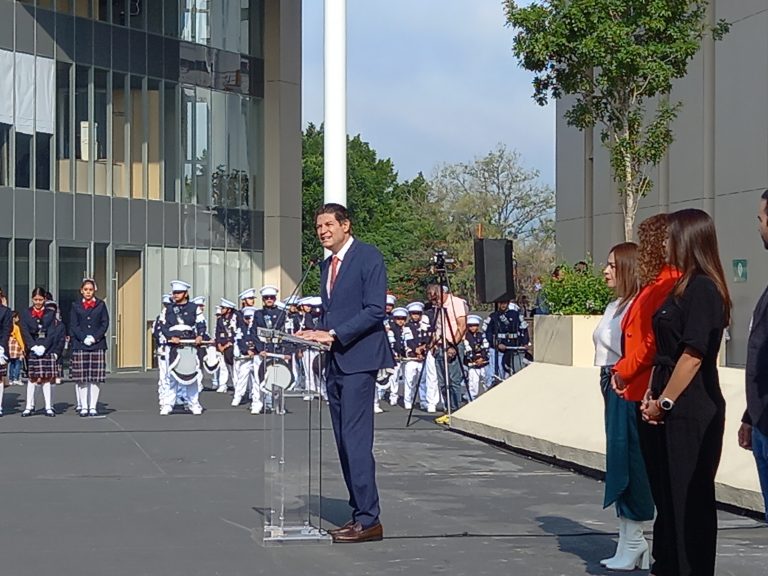 Exhorta Alfonso a jóvenes a levantar la voz y no perder su libertad de expresión