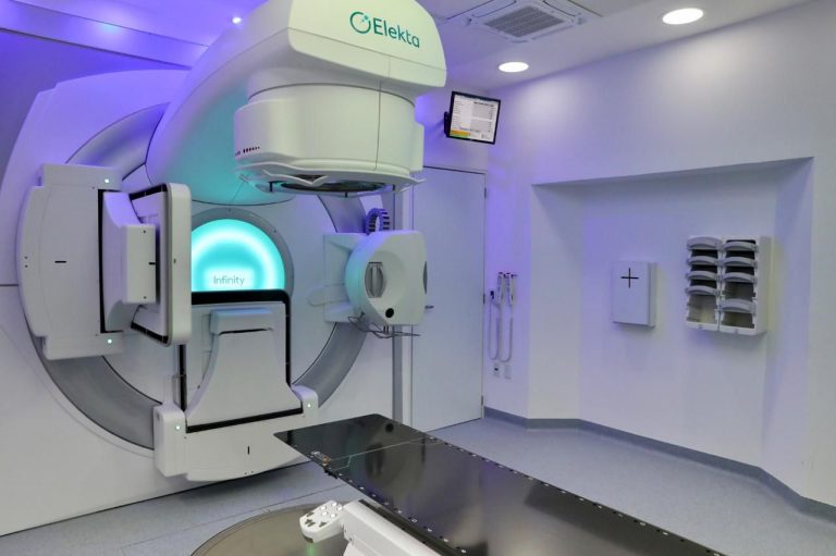 Ponen en marcha equipo de vanguardia para detectar y tratar el cáncer en Michoacán