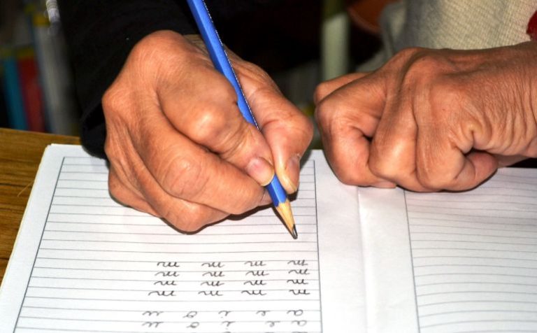 El analfabetismo es un flagelo que afecta a más de 242 mil personas de 15 años o más en Michoacán