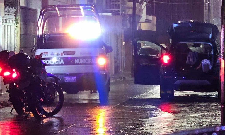 Criminales atacan a pareja en Uruapan; el hombre muere