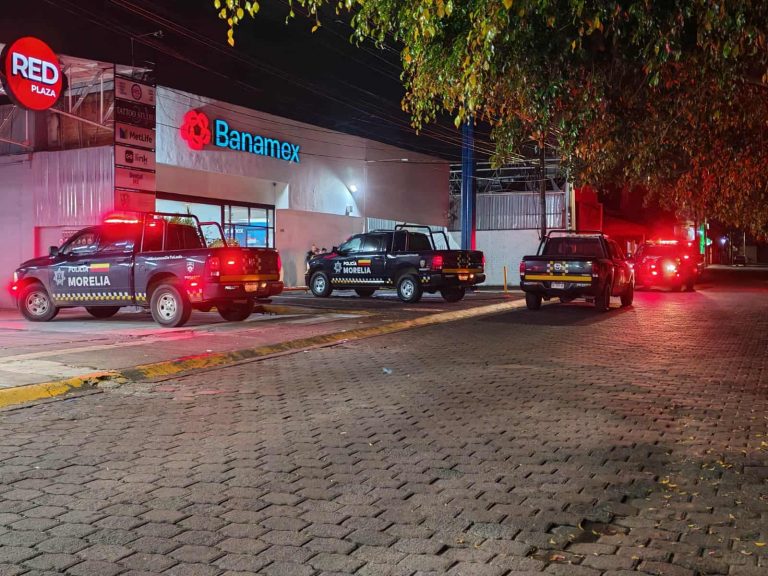 Empistolados roban vehículo en Calzada La Huerta de Morelia, realizan disparos