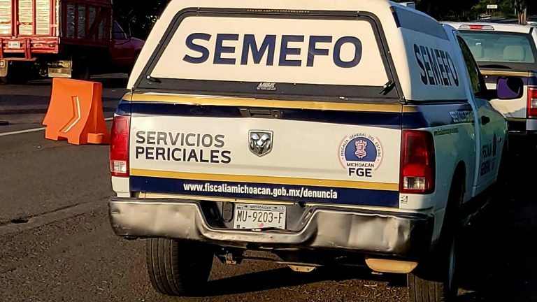 Abandonan cadáver con huellas de violencia cerca del panteón de Apatzingán