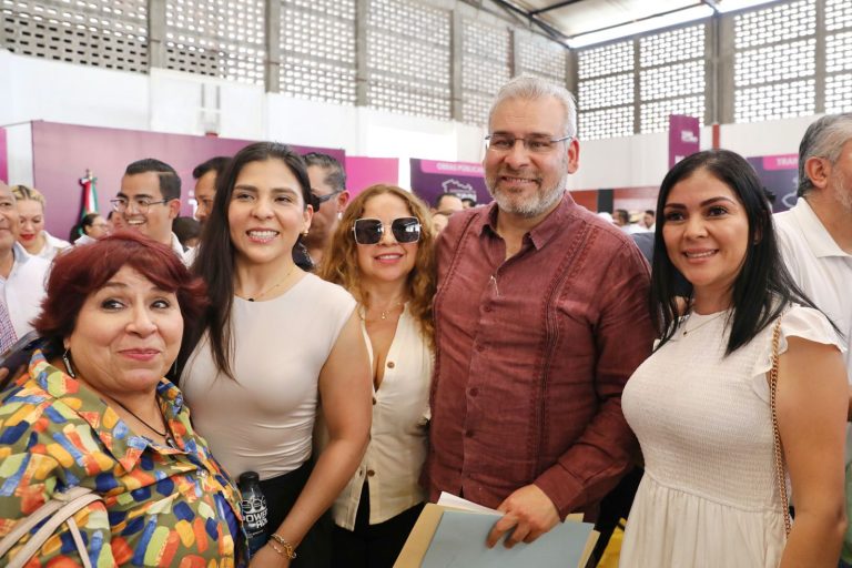 Mantiene Bedolla cercanía con la gente en audiencia pública en Múgica