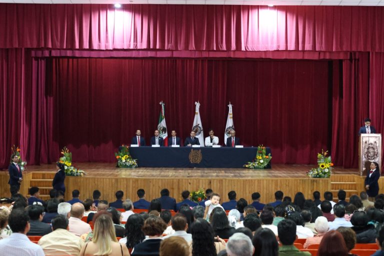 A seguirse preparando para mantener el liderazgo, convocan a egresados de la Facultad de Ingeniería Eléctrica