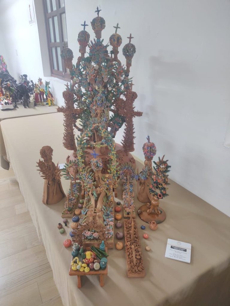 Artesano de Capula obtiene premio en concurso nacional de cerámica