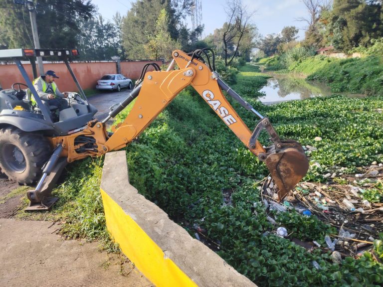 Brigadas de Servicios Públicos Municipales intervienen drenes y vialidades 