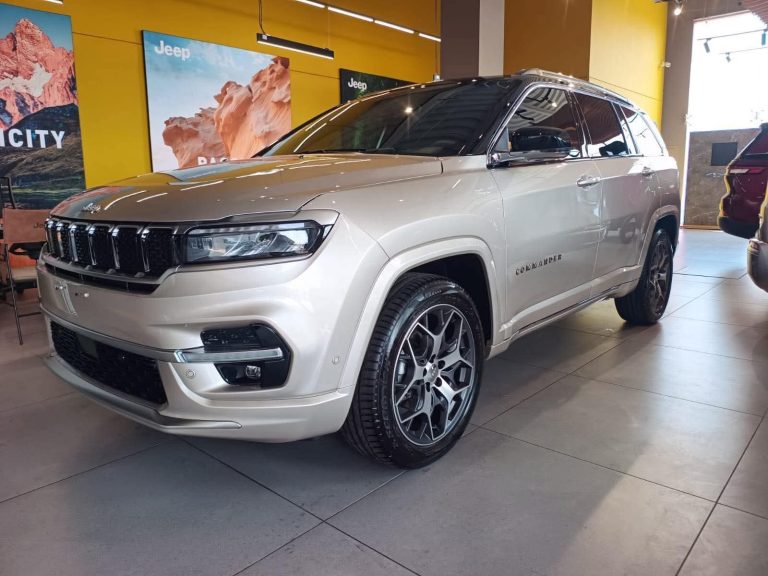 Criminales armados roban camioneta a la ex Diputada Brenda Fraga, en Uruapan