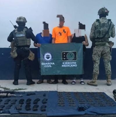 Detienen a tres hombres con armamento en Operación Apatzingán