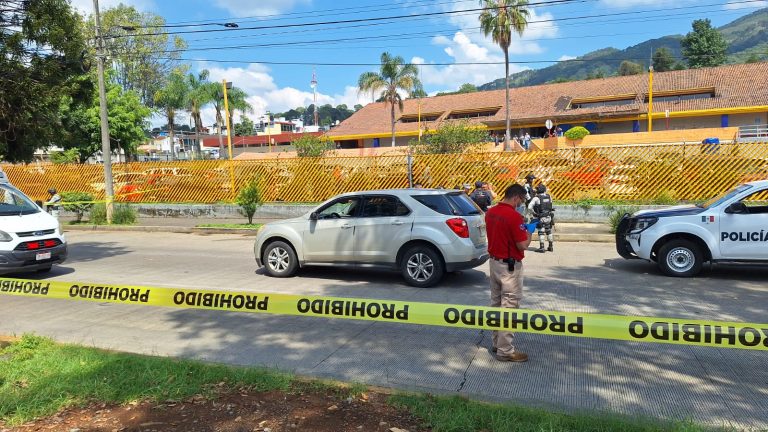 Dos mujeres muertas y una niña herida, tras agresión armada frente a la Central Camionera de Uruapan