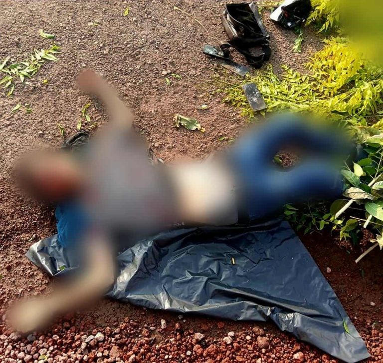 Localizan a un hombre asesinado en brecha de Apatzingán