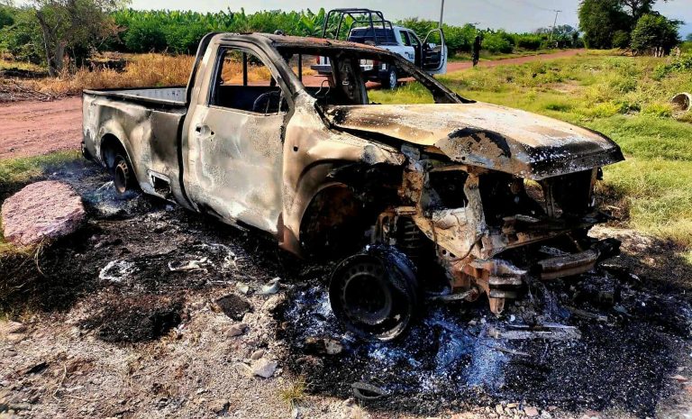 Mientras atendían reporte de camioneta calcinada, lanzan explosivo contra policías en Chandio