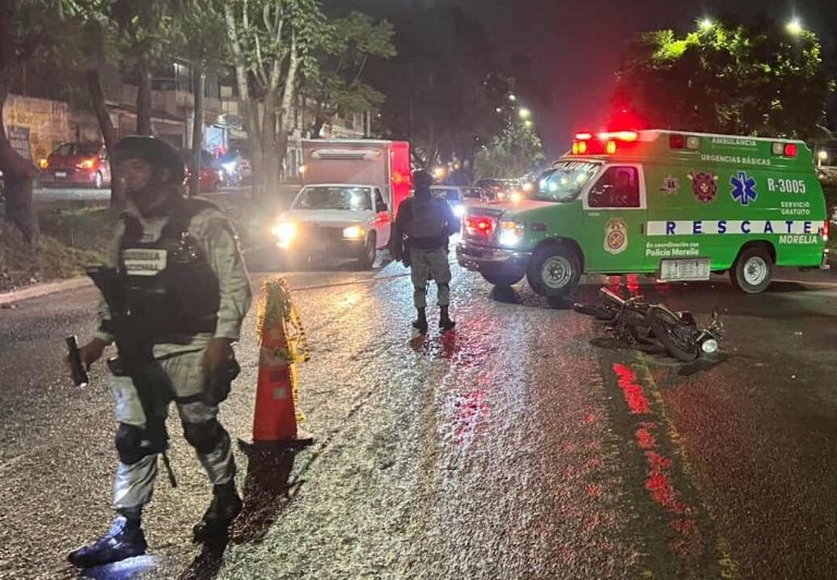 Motociclista es impactado por un automotor sobre la Avenida Madero Poniente de Morelia