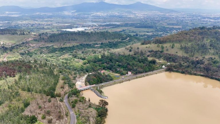 Detienen desfogue de presa de Cointzio