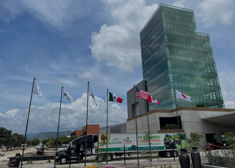 Relevan la APEAM, sale Armando López Orduña