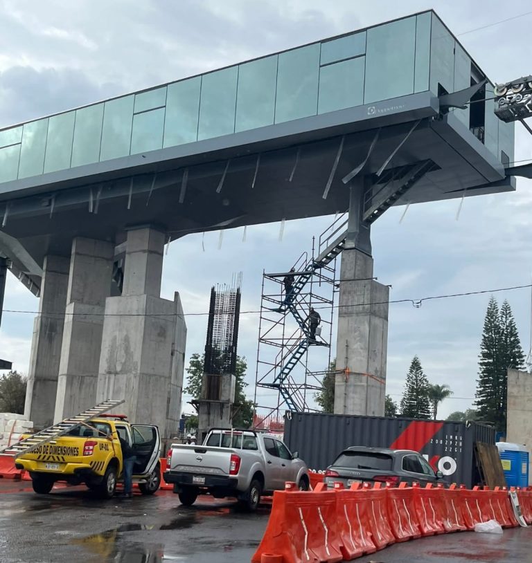 Pese a la clausura del alcalde, las obras del teleférico continúan en Uruapan