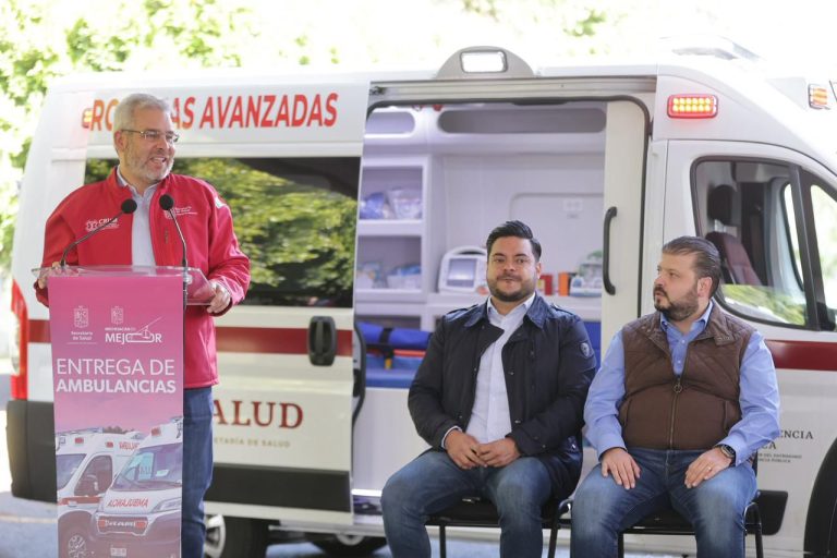 Entrega gobernador 10 ambulancias al Centro Regulador de Urgencias Médicas