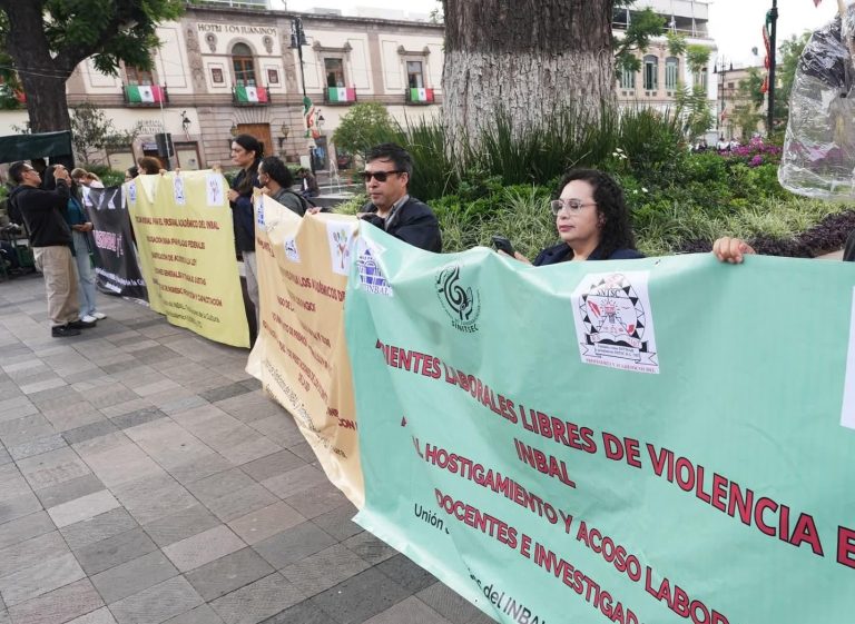 En exigencia de ser homologados, trabajadores de las artes se manifiestan de manera simultánea