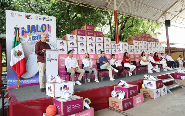 Arranca tercera dotación de tenis a estudiantes de secundarias